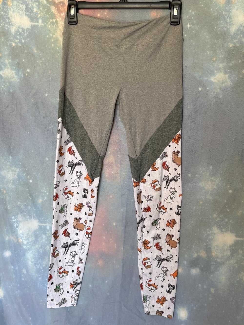 Disney Parks Women's Small leggings "raining cats"